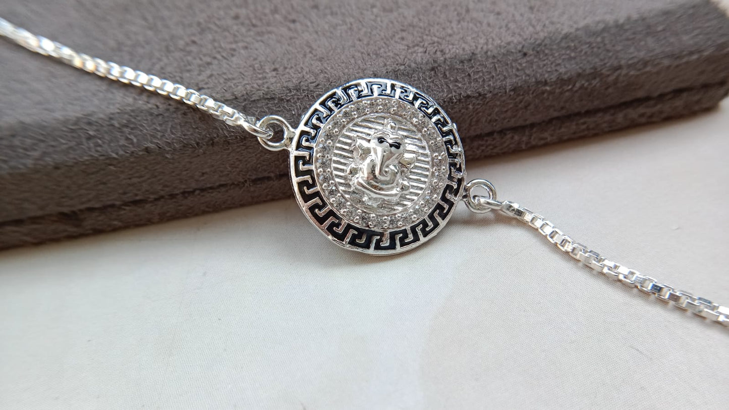 Vakratunda Classic Ganesha rakhi